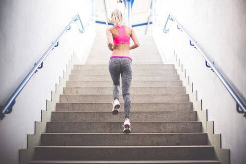 Skriešana pa kāpnēm ir lielisks veids, kā atbrīvoties no liekā svara. 